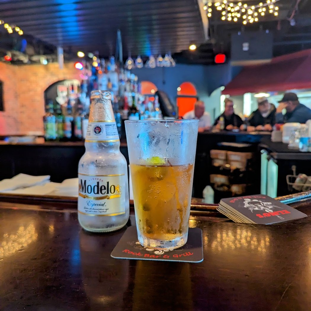 Elmo's Rock Bar & Grill 5
